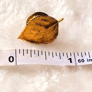 Vintage‎ Gold Plated Leaf Brooch Pin 3/4"
